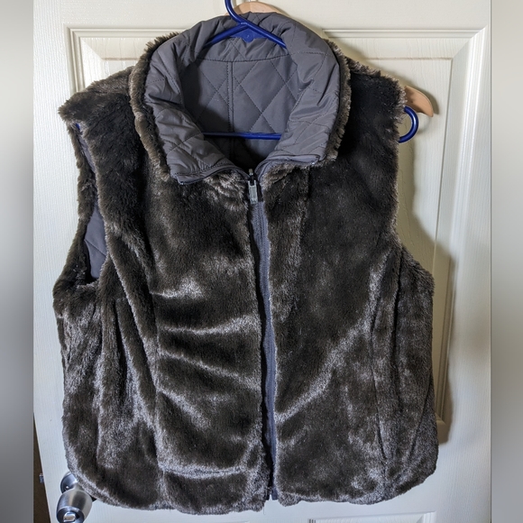 Brown Reversible Vest Faux Fur/ Quilting- Large - Picture 2 of 2